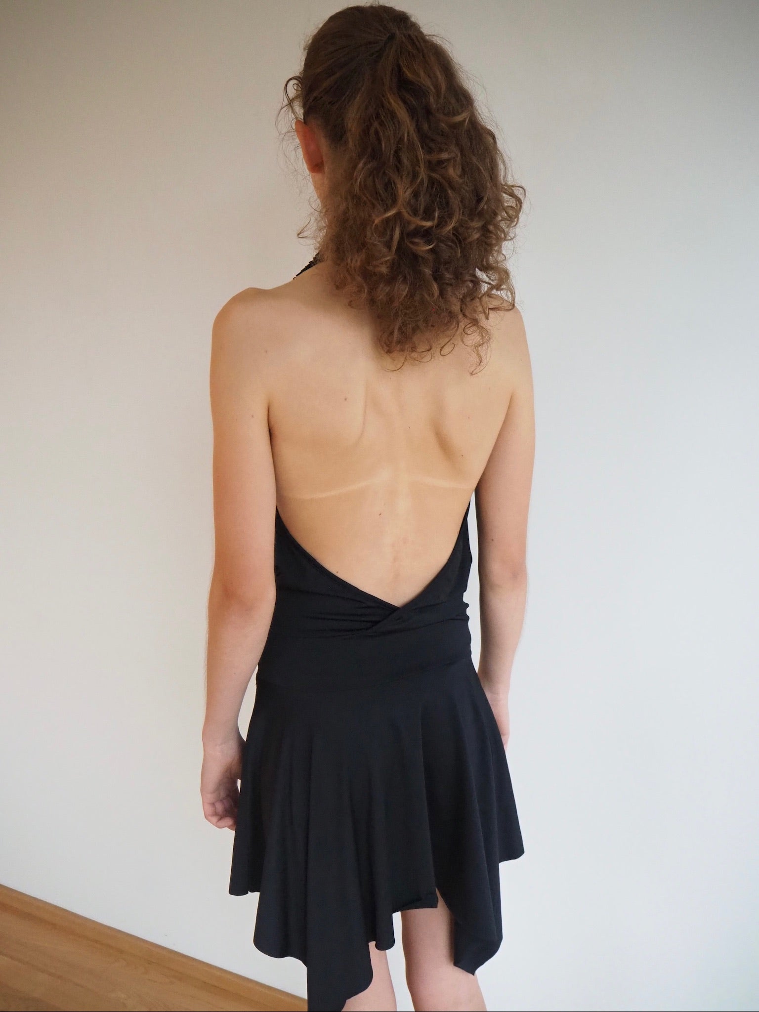 Backless dress